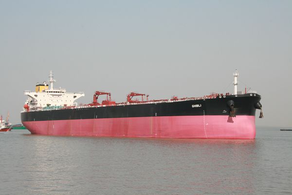 114000吨油船